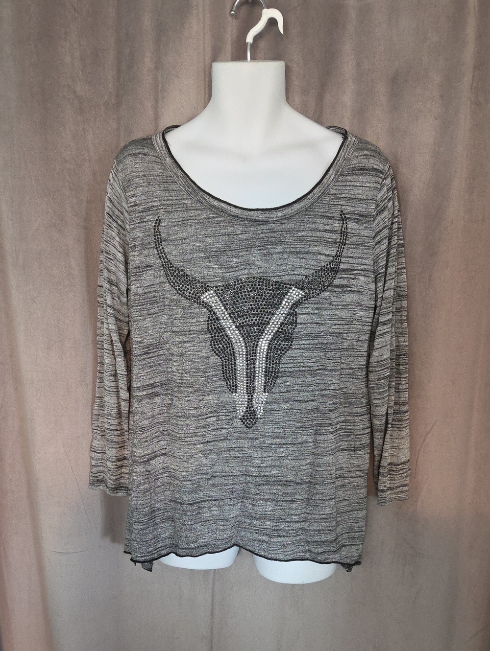 Edista 1X Rhinestone Bull Skull Gray Pullover Very Light (Thin) Sweater Shirt
